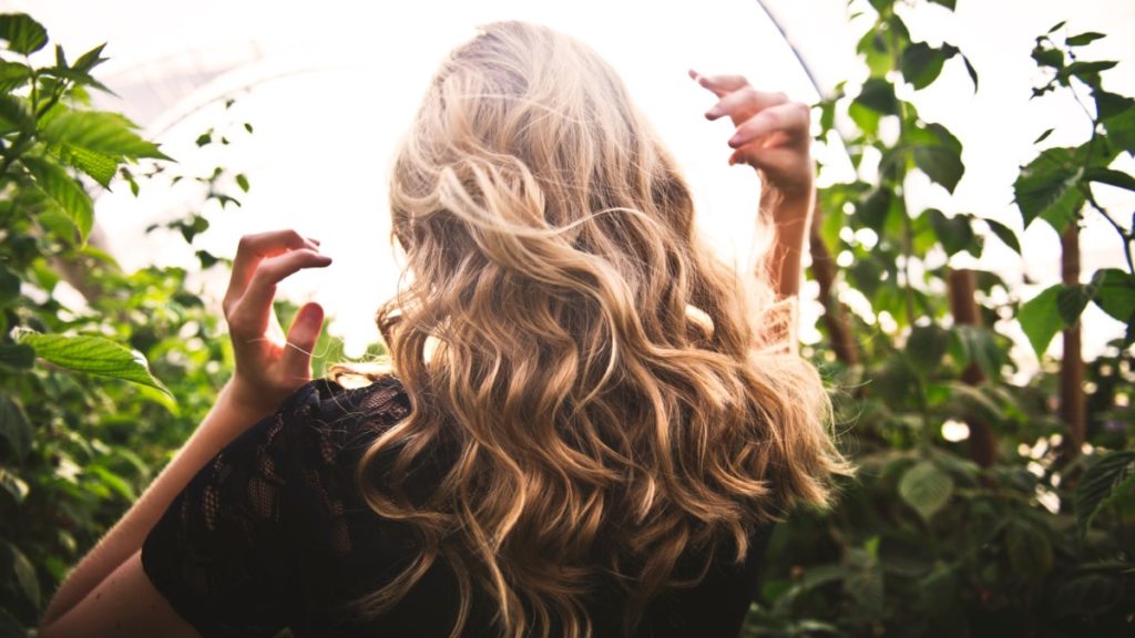 Add CBD Oil To Your Shampoo For Longer, Stronger, and Healthier Hair